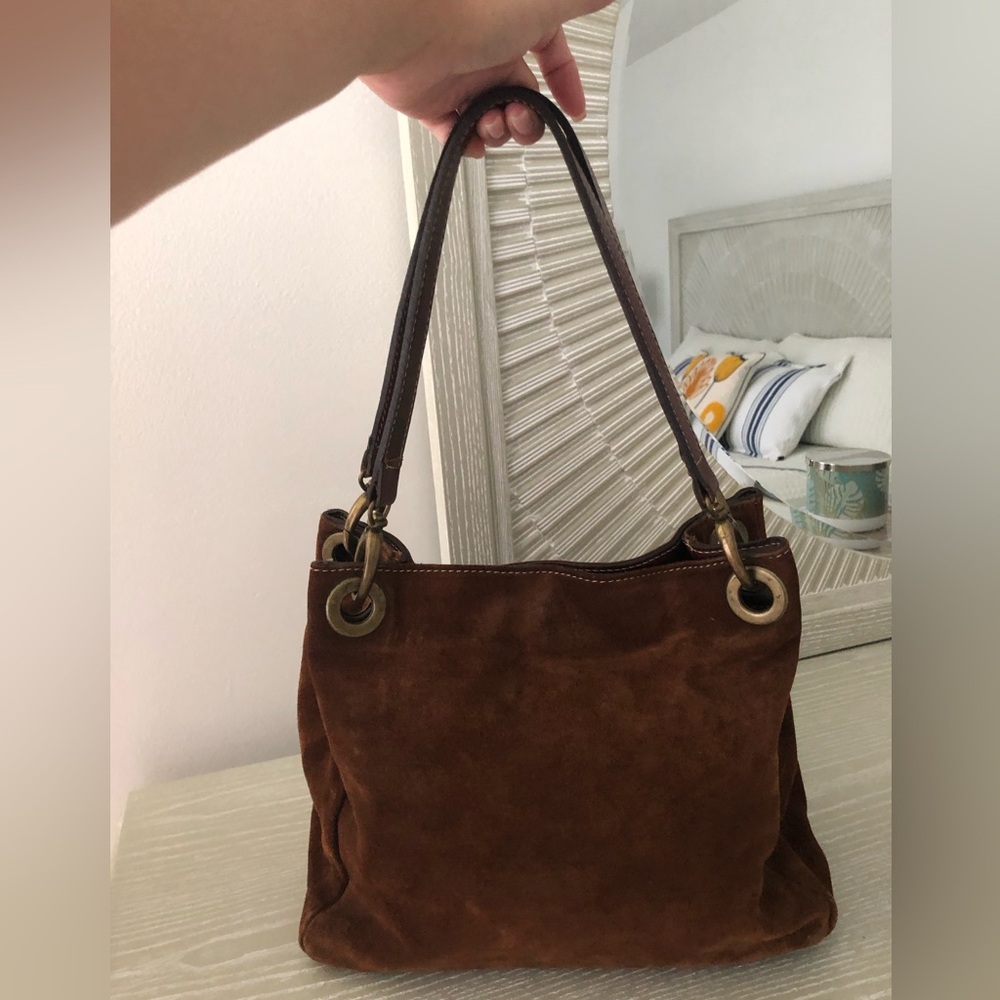 Classic Brown Leather Shoulder Bag with Structured Design
